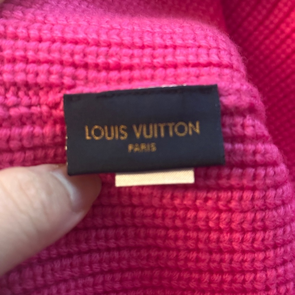 Louis Vuitton
Upside-Down Logo Wool Knit Beanie - Picture 9 of 15